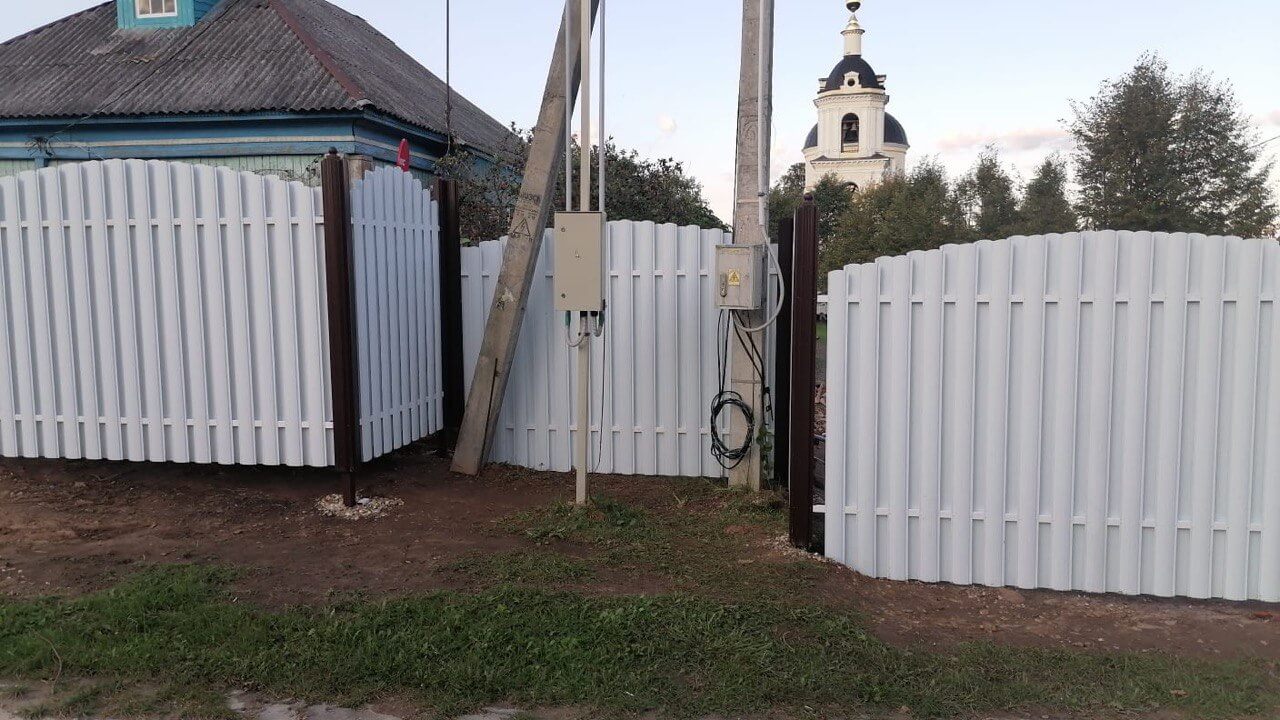 Забор из евроштакетника 24м RAL9003/9003 Белый двухсторонний фото 3 в Аксае