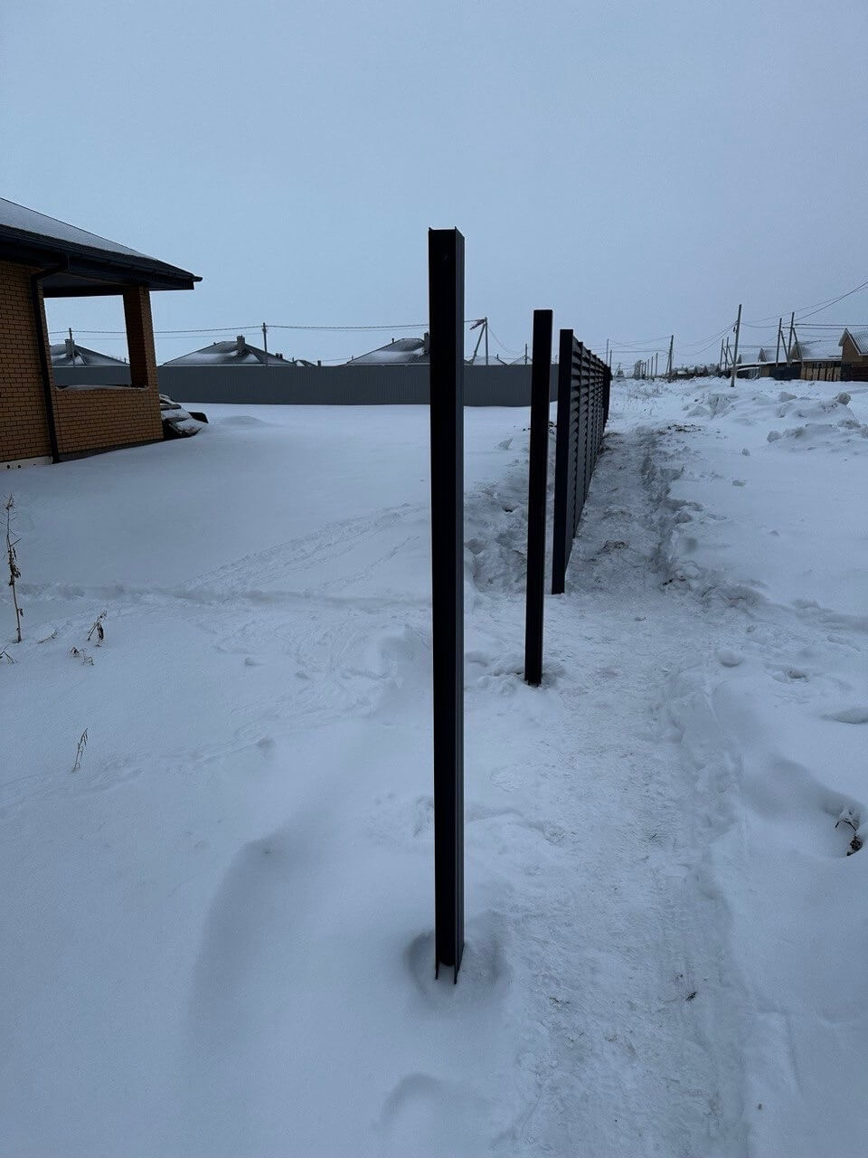 Забор-жалюзи из ламелей еврожалюзи 57м RAL7024 Серый Графит МАТТЕ фото 5 в Аксае