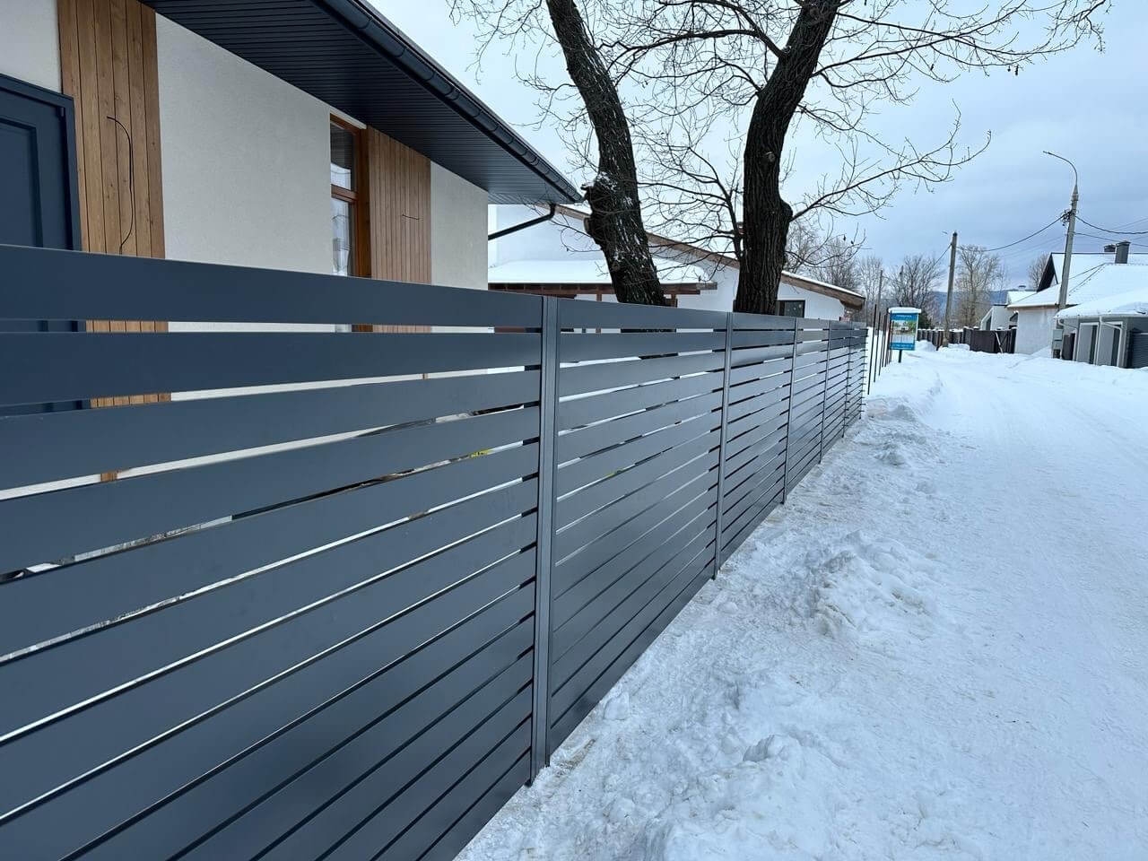 Забор-ранчо из металлопланкена 37м RAL7024 Серый Графит фото 5 в Аксае