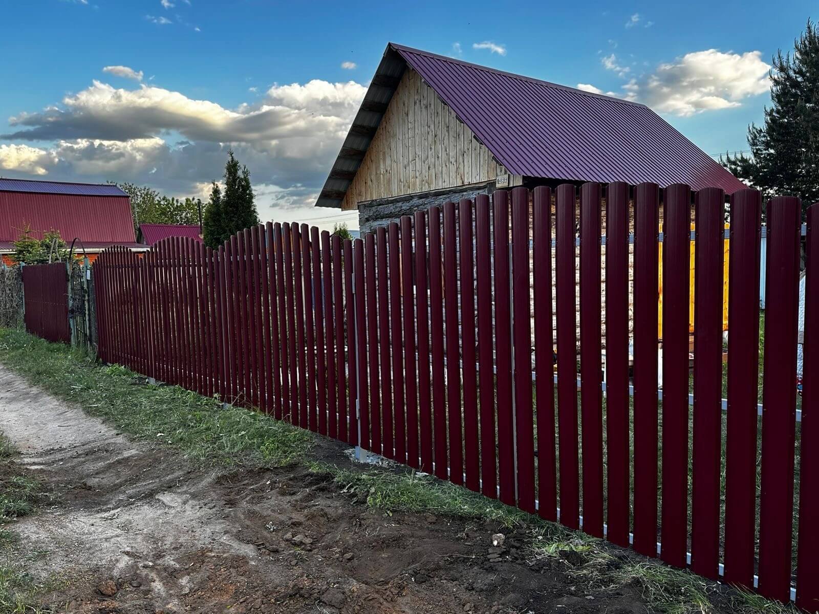Забор из евроштакетника 28м RAL3005 Красное Вино фото 4 в Аксае