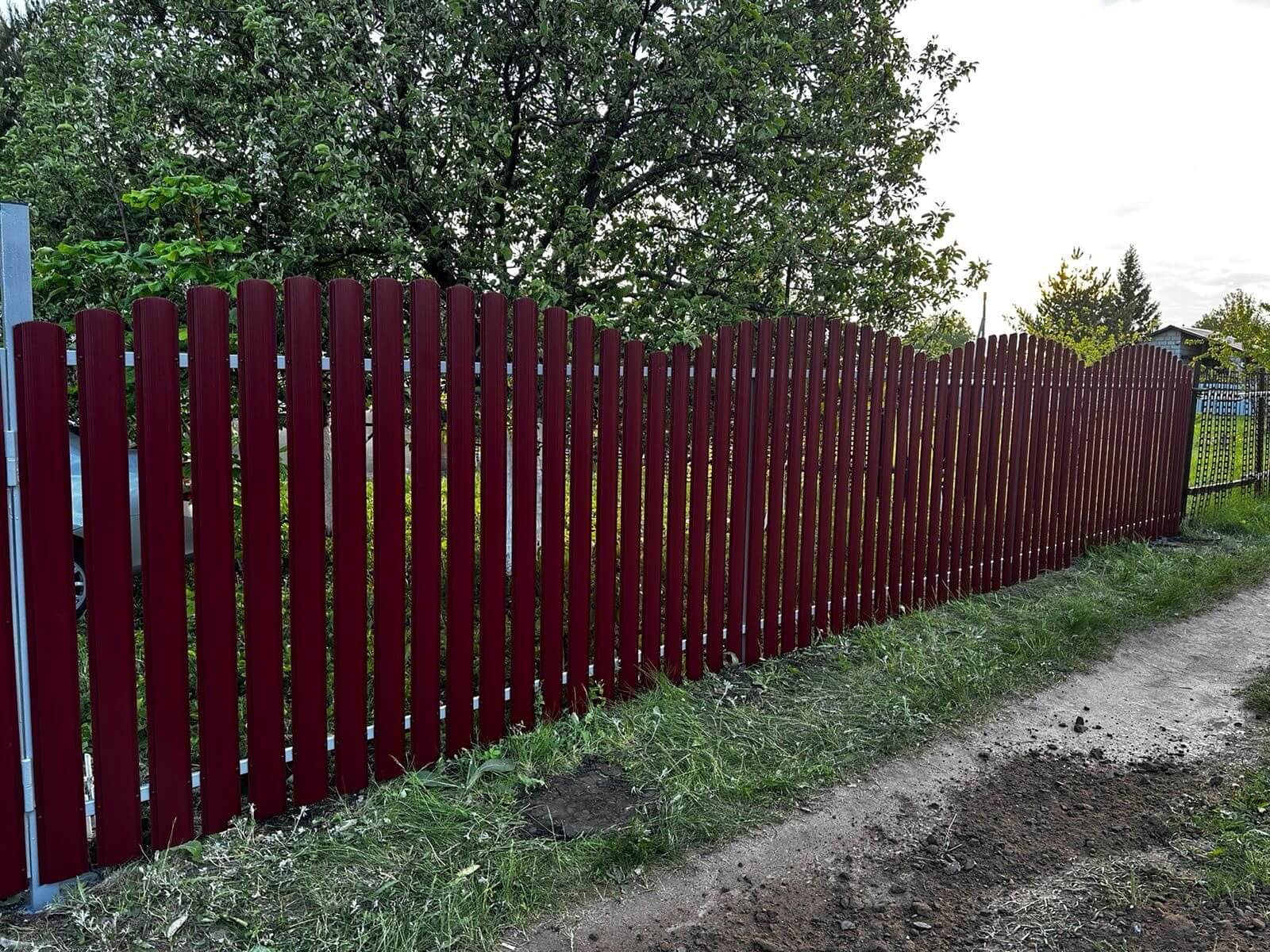 Забор из евроштакетника 28м RAL3005 Красное Вино фото 3 в Аксае