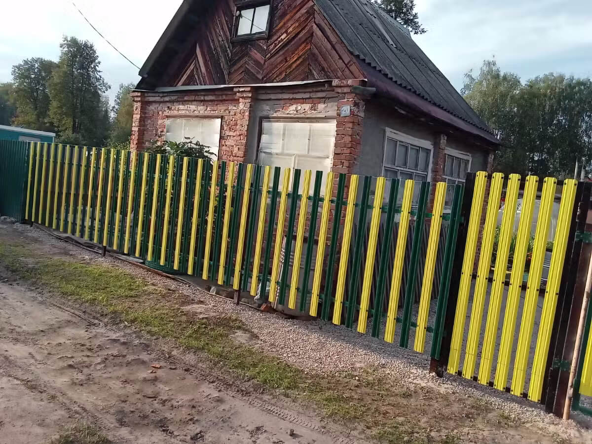 Забор из евроштакетника 13м RAL1018 Желтый фото 1 в Аксае