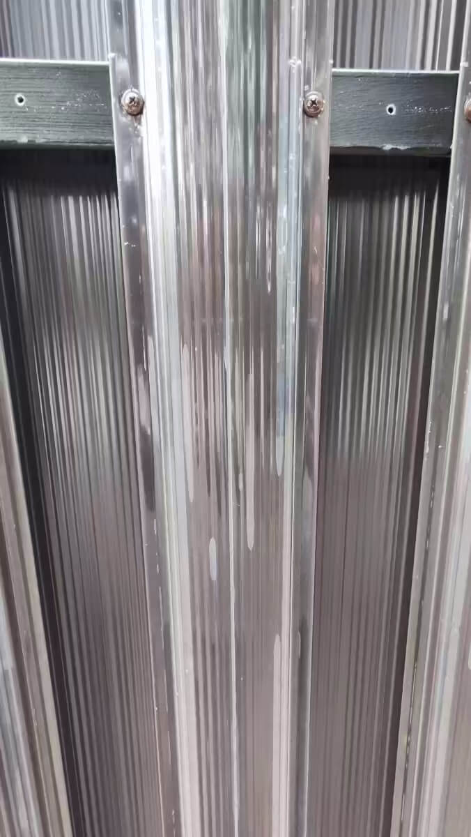 Забор из евроштакетника 22м RAL8019/8019 Темный Шоколад двусторонний фото 3 в Аксае