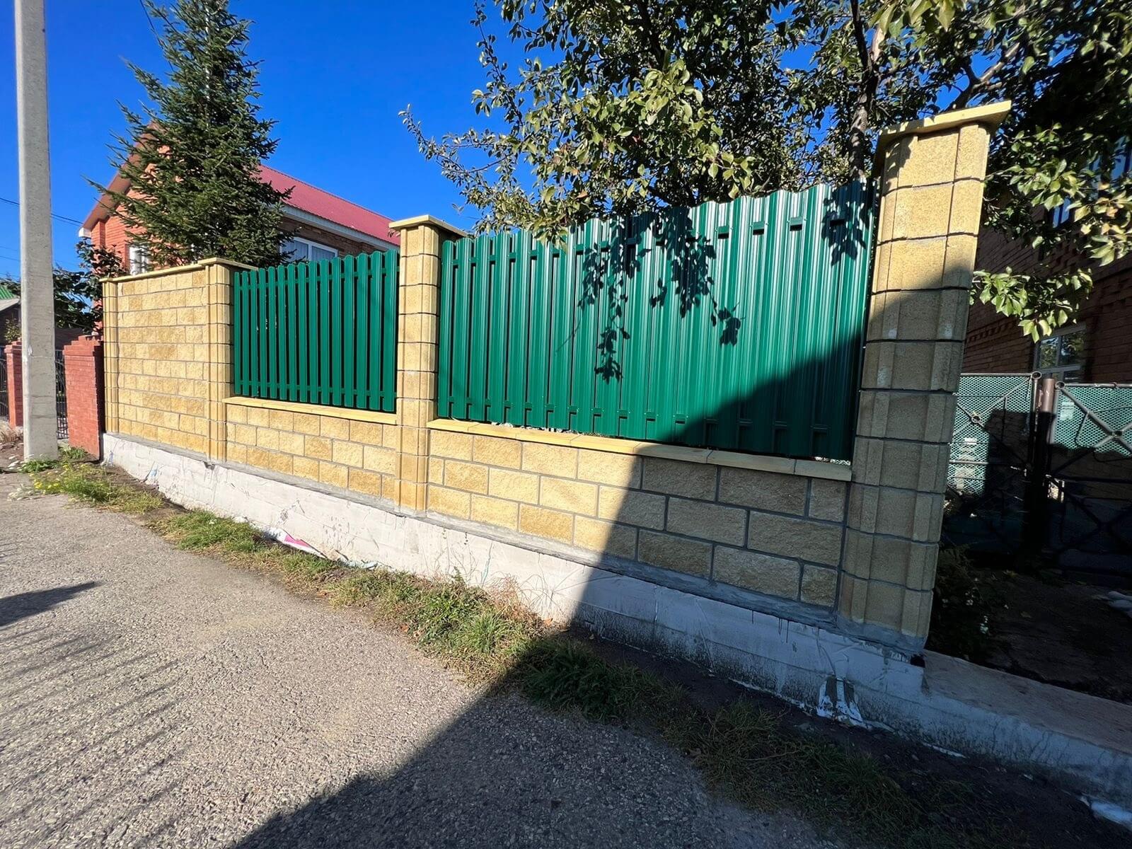 Забор из евроштакетника 22м RAL6005/6005 Зеленый Мох двусторонний фото 4 в Аксае