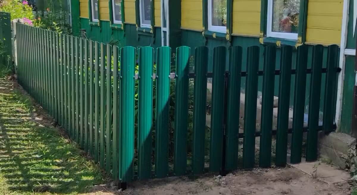 Заборчик из Евроштакетника 8м RAL6005/6005 Зеленый Мох двусторонний в Аксае