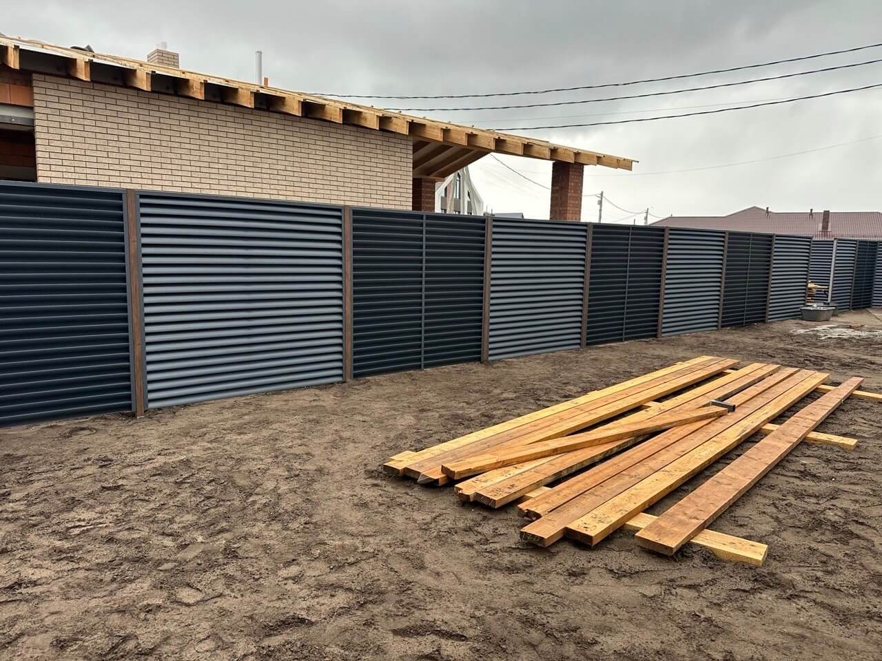 Забор из ламелей еврожалюзи 160м RAL7024/7024 Серый Графит двусторонний МАТТЕ фото 6 в Аксае