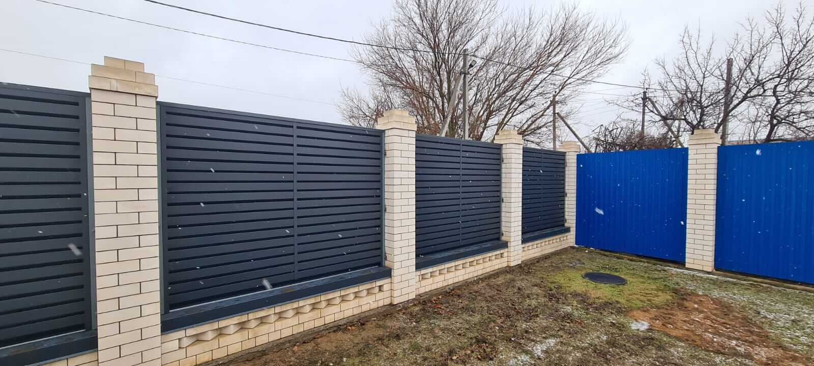 Забор-жалюзи из ламелей Хай-Тек 23м RAL7024/7024 Серый Графит двусторонний МАТТЕ фото 6 в Аксае