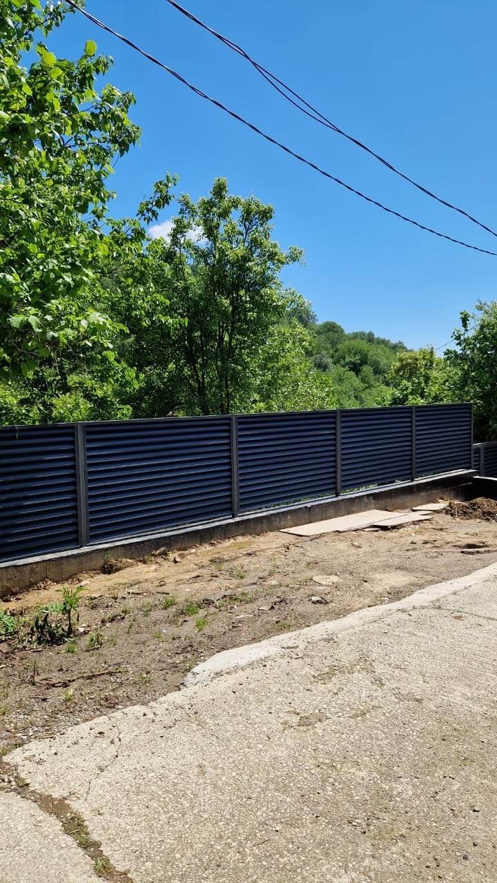 Забор-жалюзи из ламелей еврожалюзи 23м RAL7024/7024 Серый Графит двусторонний МАТТЕ фото 2 в Аксае
