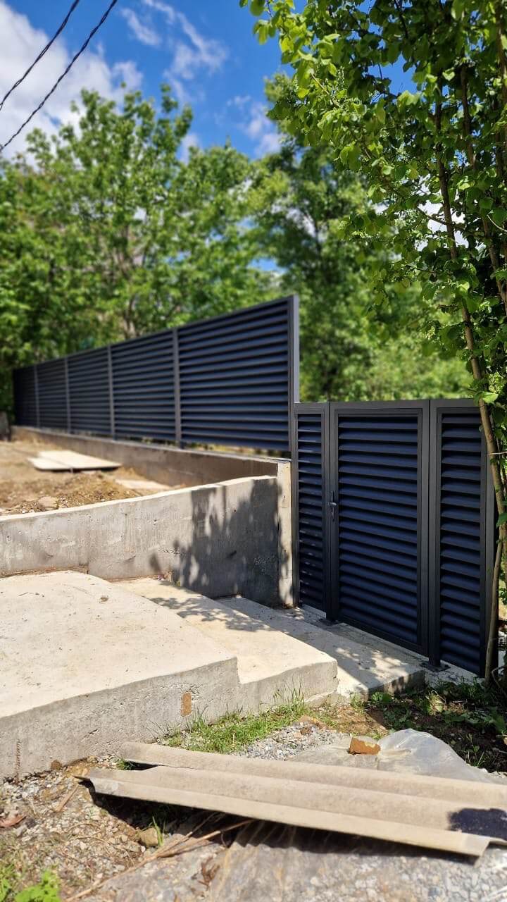 Забор-жалюзи из ламелей еврожалюзи 23м RAL7024/7024 Серый Графит двусторонний МАТТЕ фото 1 в Аксае