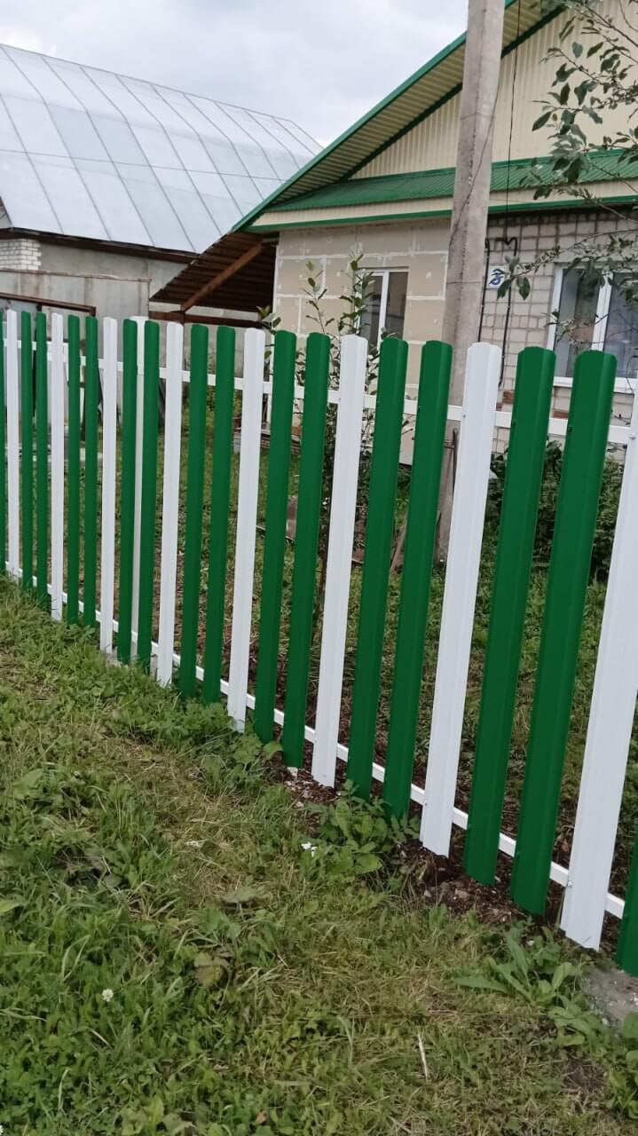 Забор из евроштакетника 10м RAL9003 Белый, RAL6029 Зеленая Мята фото 2 в Аксае