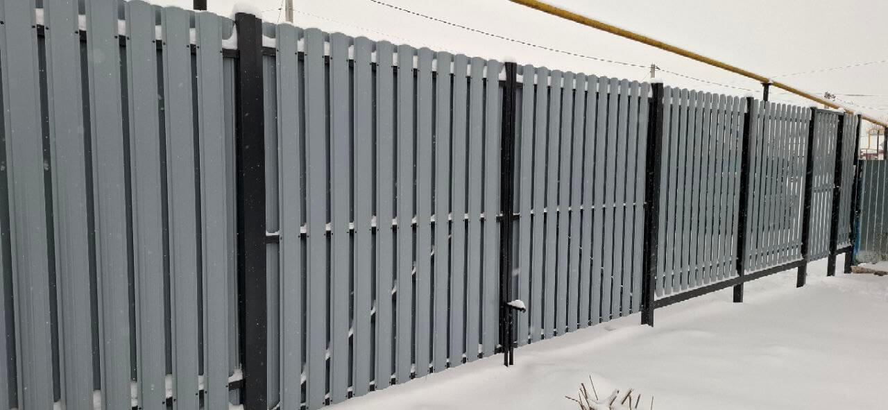 Забор из евроштакетника 27м RAL7024 Серый Графит МАТТЕ фото 3 в Аксае
